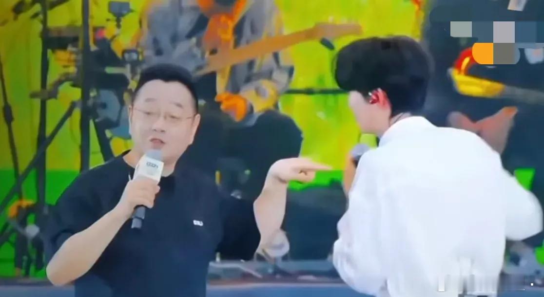张绍刚，被骂上热搜！6月6日，正当很多明星都在为高考考生加油的时候，主持人张绍刚