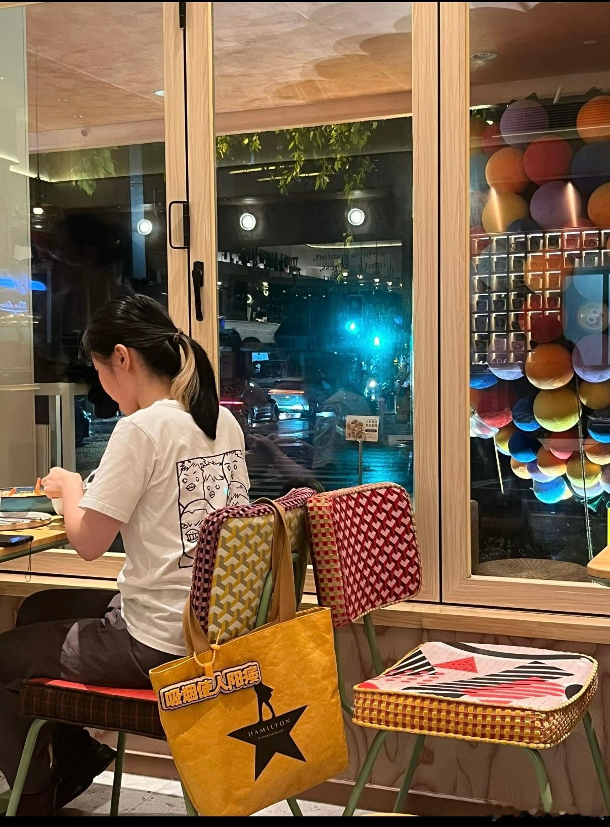 要这么狠吗？只是吃个饭而已！