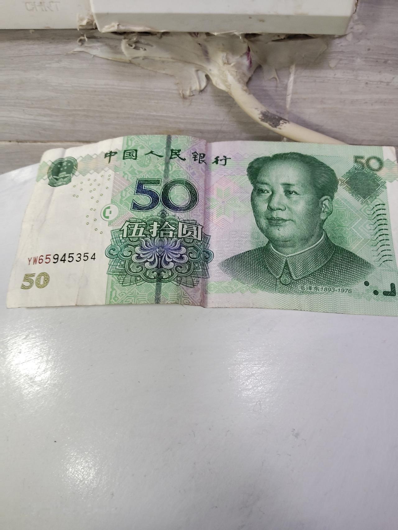 我有一点不懂？手机里放几十万元钱干什么？我的钱骗子一分也搞不走，因为我是存单，骗
