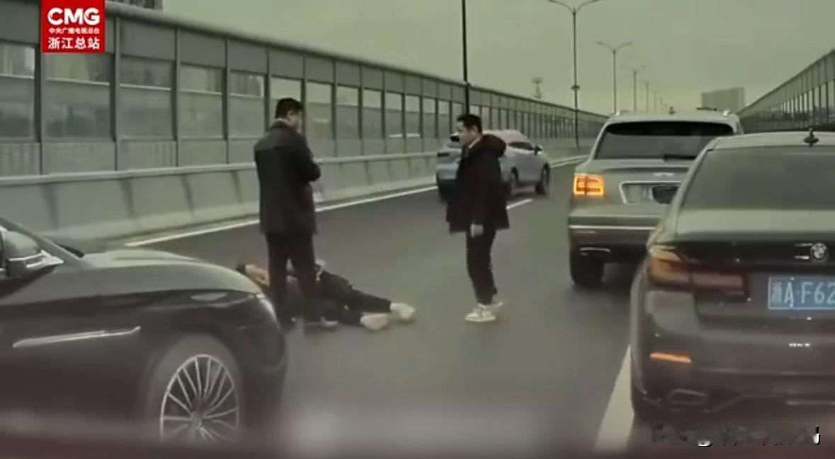 #比亚迪对劝架车主奖励20万元#有的网友说比亚迪是在蹭热度打广告，但我觉得比亚迪