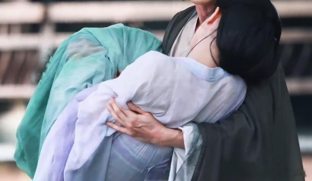 徐正溪抱赵今麦居然是父女戏份万万没想到角色关系，徐正溪抱起赵今麦氛围感十足，本以