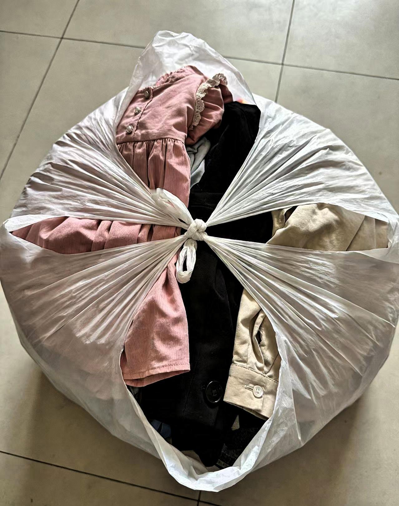 除夕夜再忙，按照民间传统习俗，不妨抽空清理一件家中闲置的旧衣物、旧鞋子，这是流传