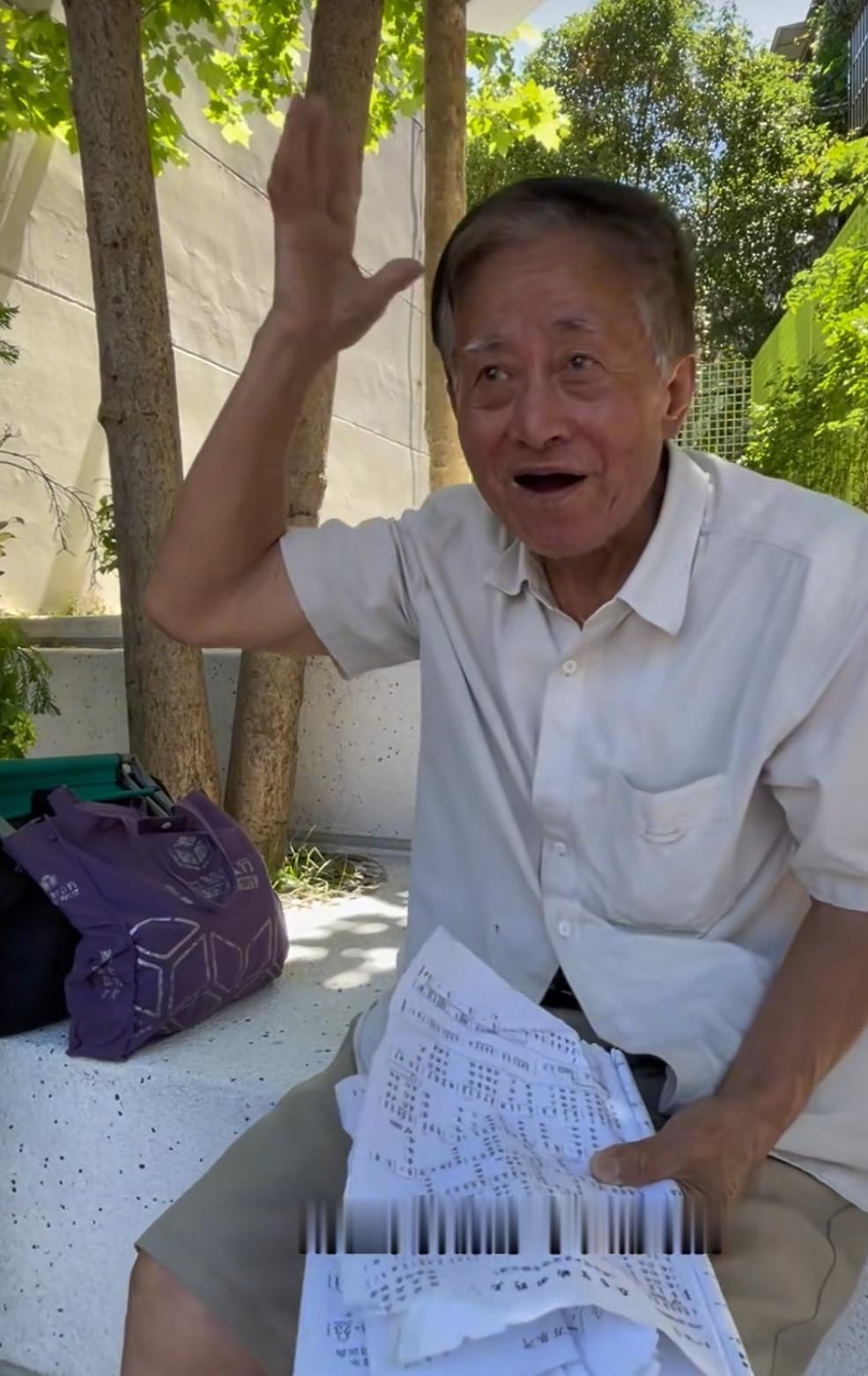 上海“建工”爷叔天天有人陪着，衣食无忧，他的子女轻松了！我家八、九十岁的老人，天