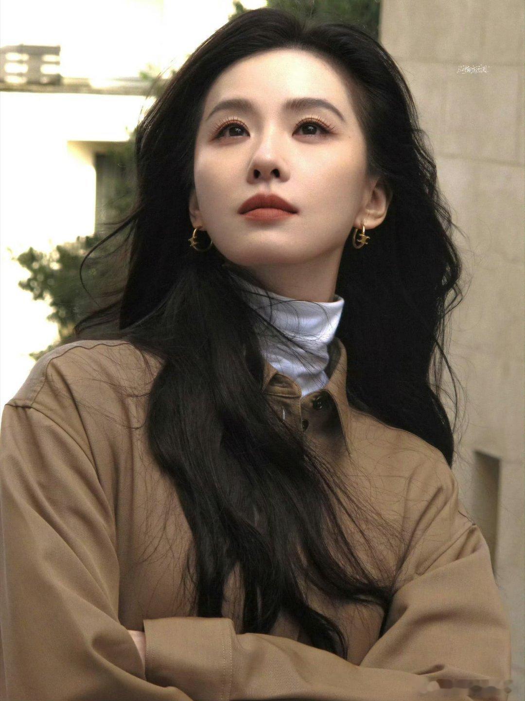 刘诗诗在巴黎寄来的明信片，美我好几跳[捂嘴哭] 现代装圣体啊多多接现代本子吧 ​