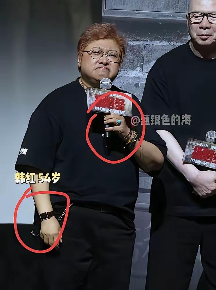 【特务没抓成，网友抓韩红了】
一部投资上亿的电影，这次亏大了，关键还是冯导的电影