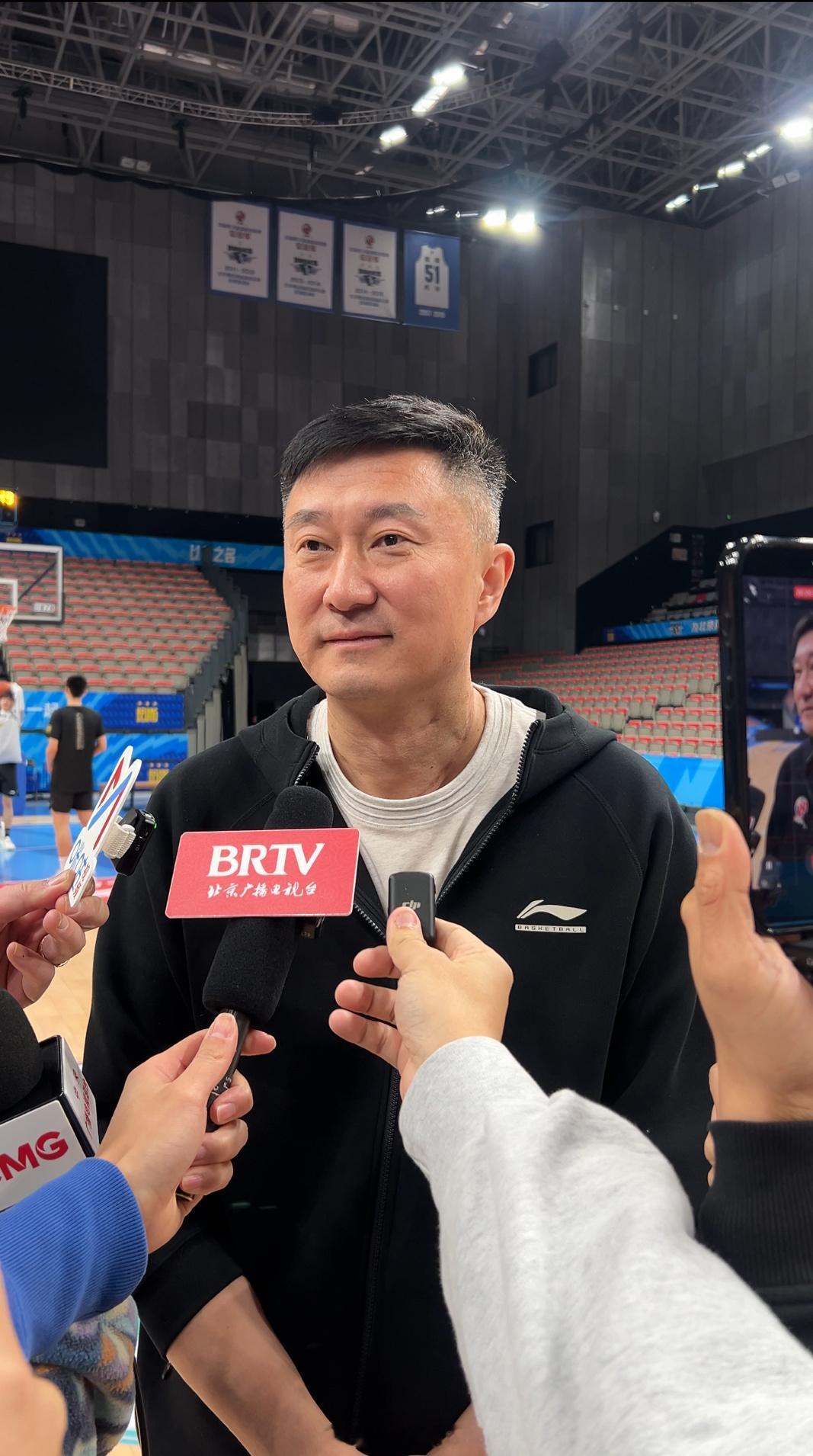 杜锋确认奎因缺席今晚“京粤大战”北京男篮vs广东男篮广东宏远