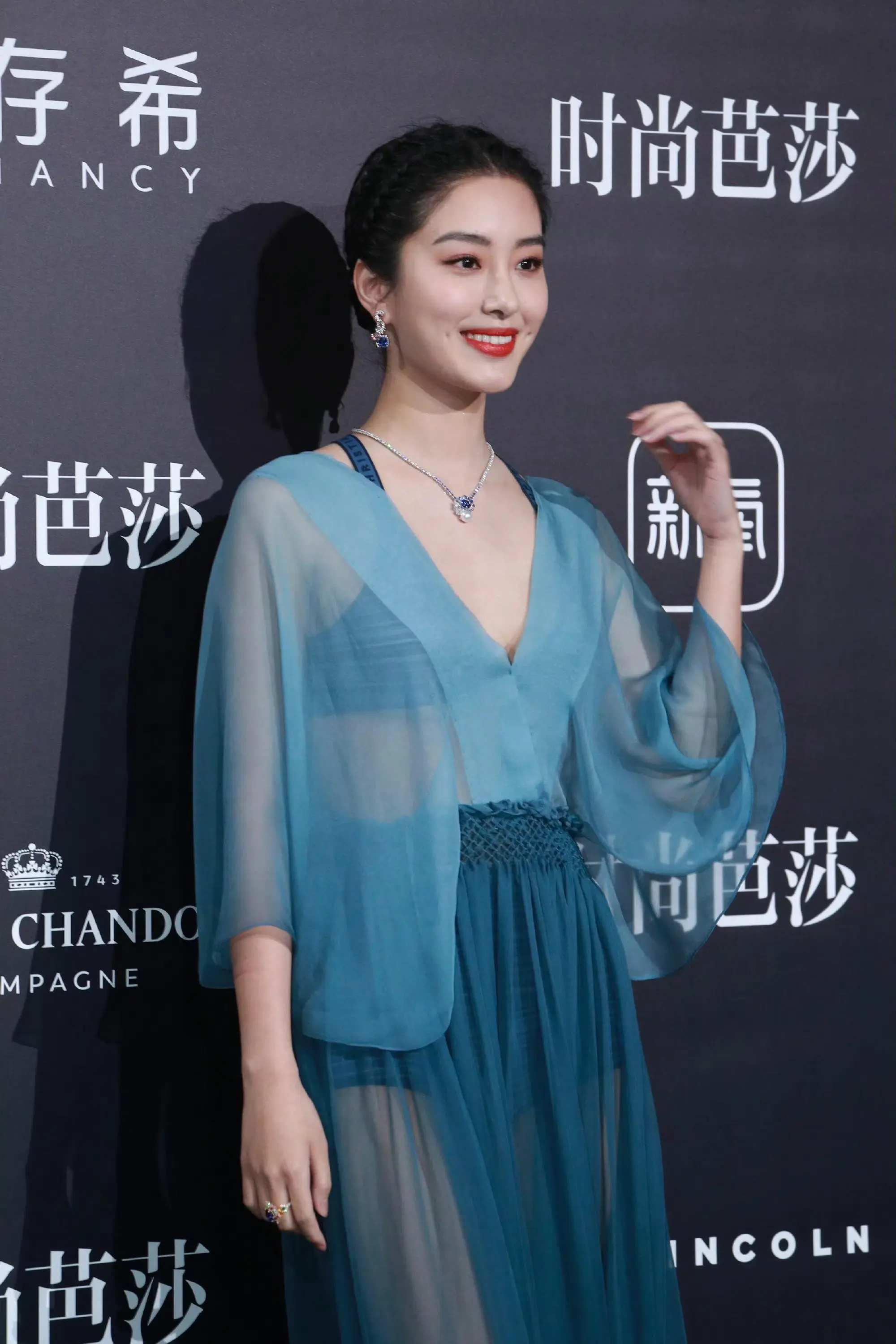 杨采钰。