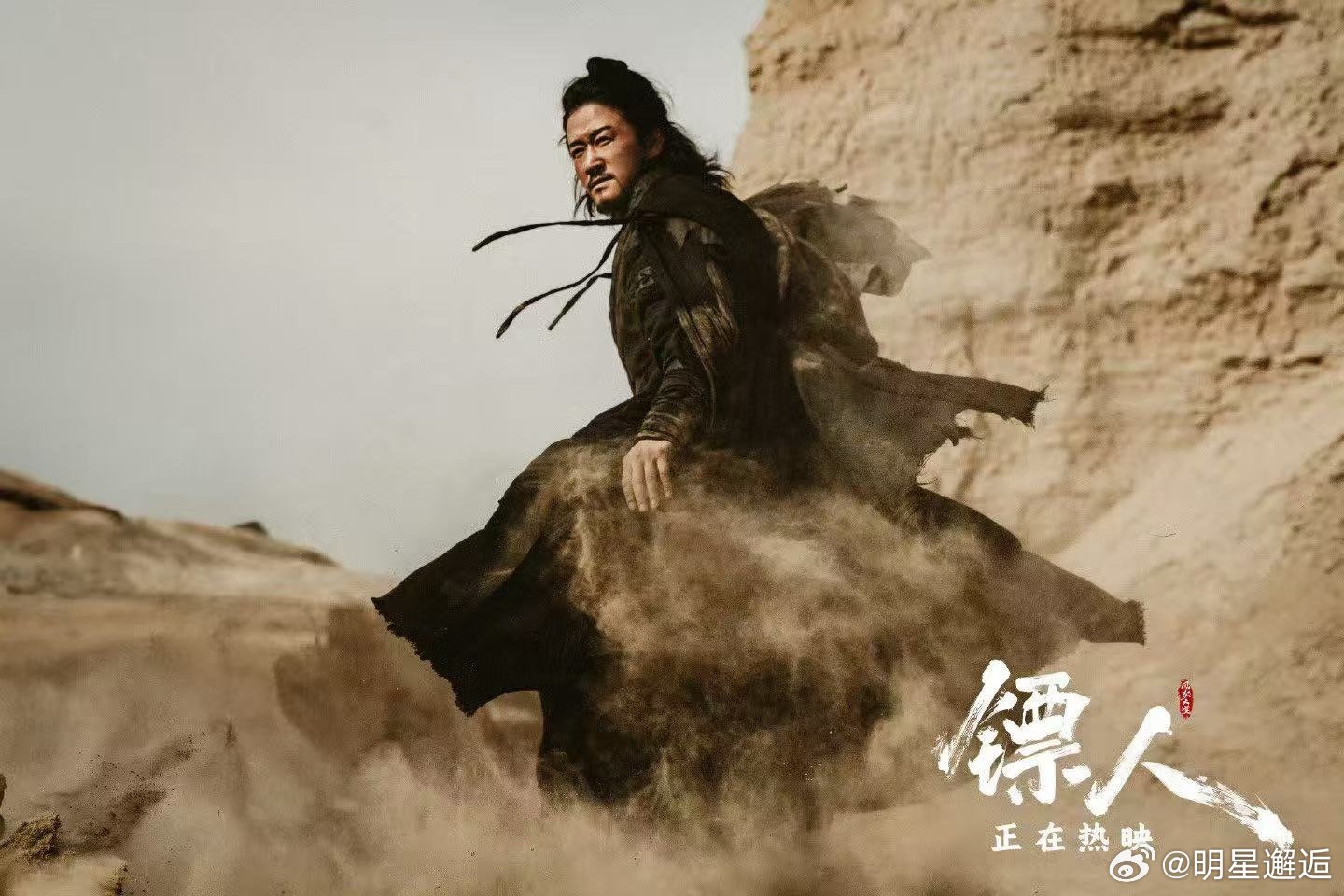 吴京谢霆锋这段是现挂 这默契真的绝了！吴京谢霆锋即兴现挂也太丝滑，眼神一递就知道