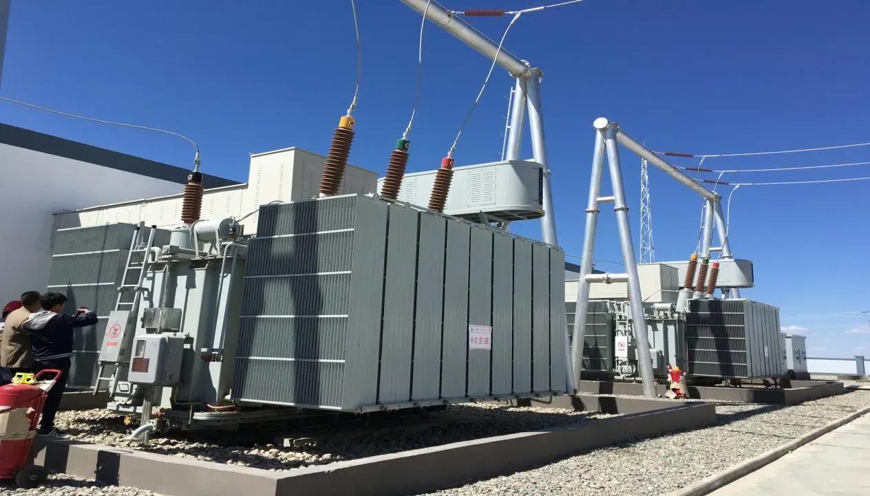 马斯克神预言！
全球抢疯的不是芯片，
是中国 20 万一台的 “电疙瘩”。
 