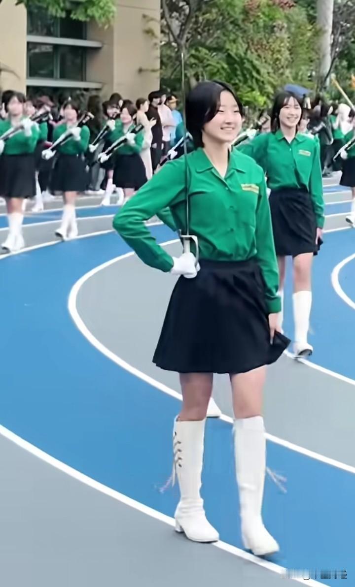 【快乐，自信！】每次看到台湾学生仪仗队，那场景属实让人眼前一亮！就说台湾女子高中