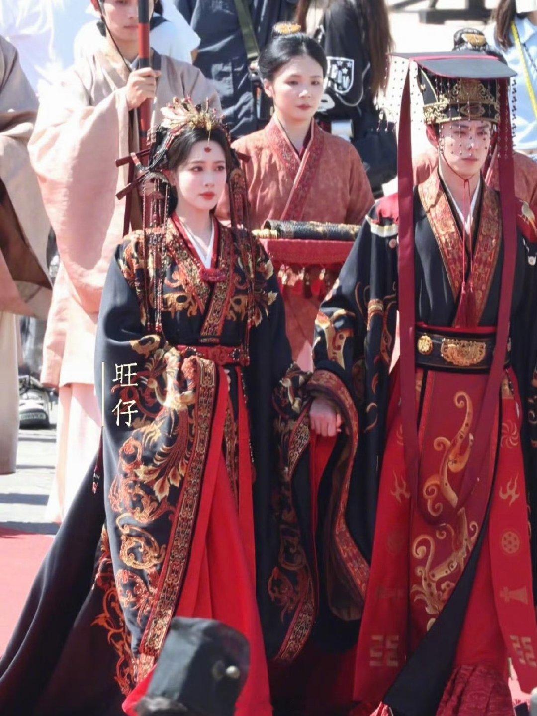 王鹤棣孟子义将门独后帝后造型王鹤棣孟子义新剧登基路透 王鹤棣、孟子义主演的电视剧