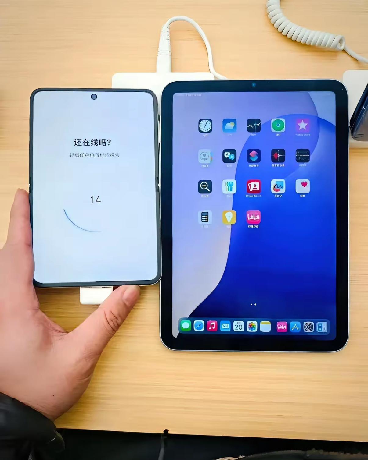 周末去店里拿华为Pura X和iPad mini 对比了一下，我在想如果iPad