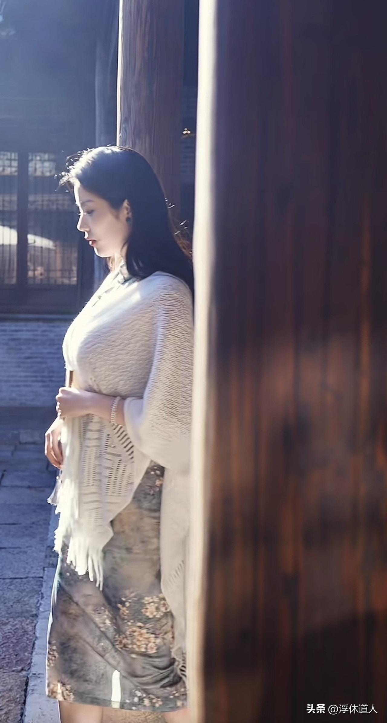 我把窗户纸捅破吧，人是没有家的。

人生，从头到尾只有你一个人，把目光收回来，去