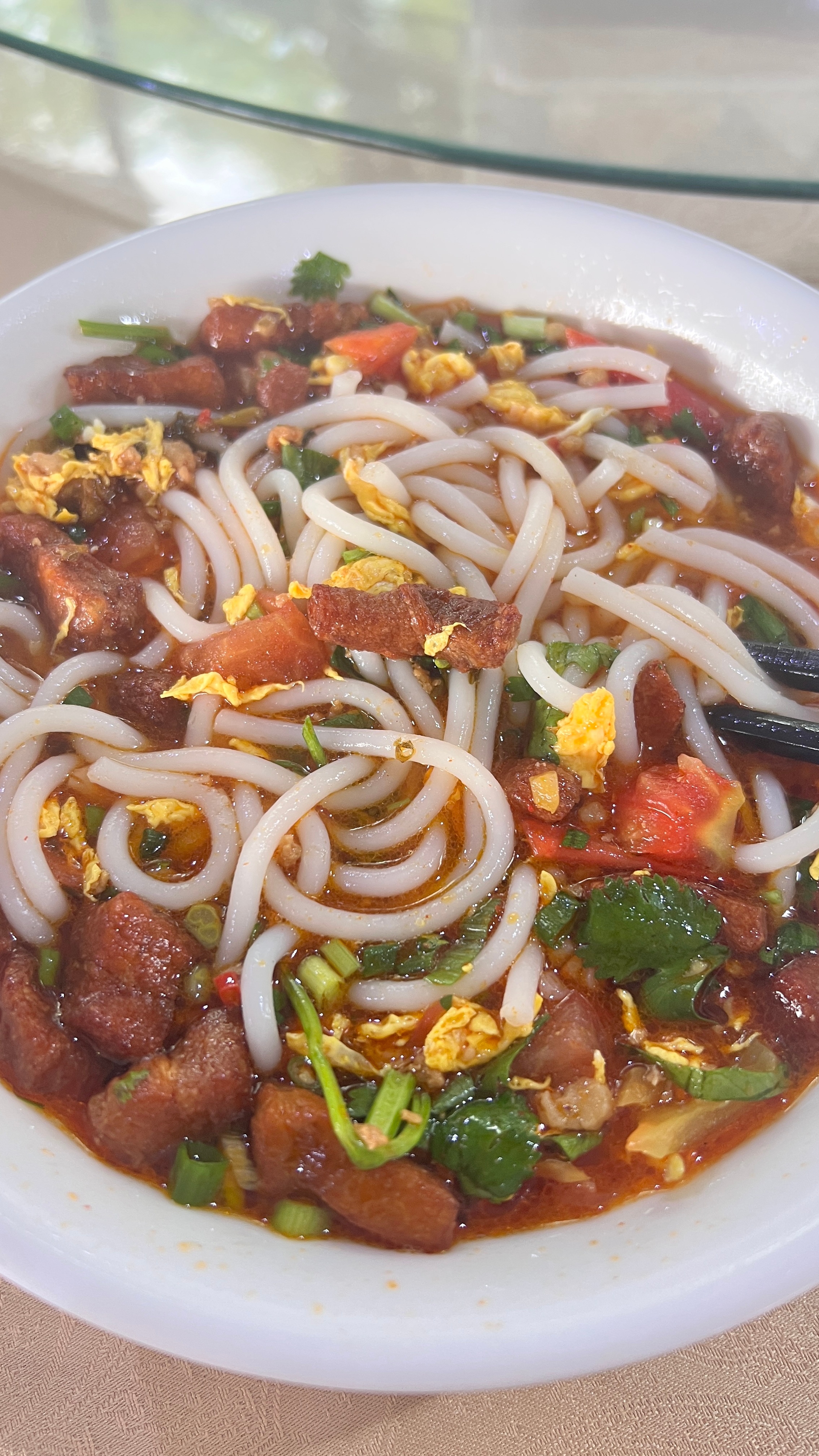 今天的早点很不错哦，因为有西红柿炒鸡蛋还有脆哨~