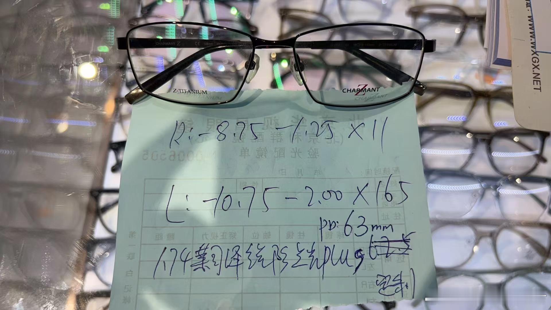 39岁一千度近视加175度散光 不到30岁就解锁这个数值了，感觉除了配镜片贵点，