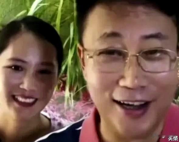 看着屏幕里快60岁的耿为华，我心里一阵柔软。
谁能想到当年舞台上的硬汉歌唱家，如