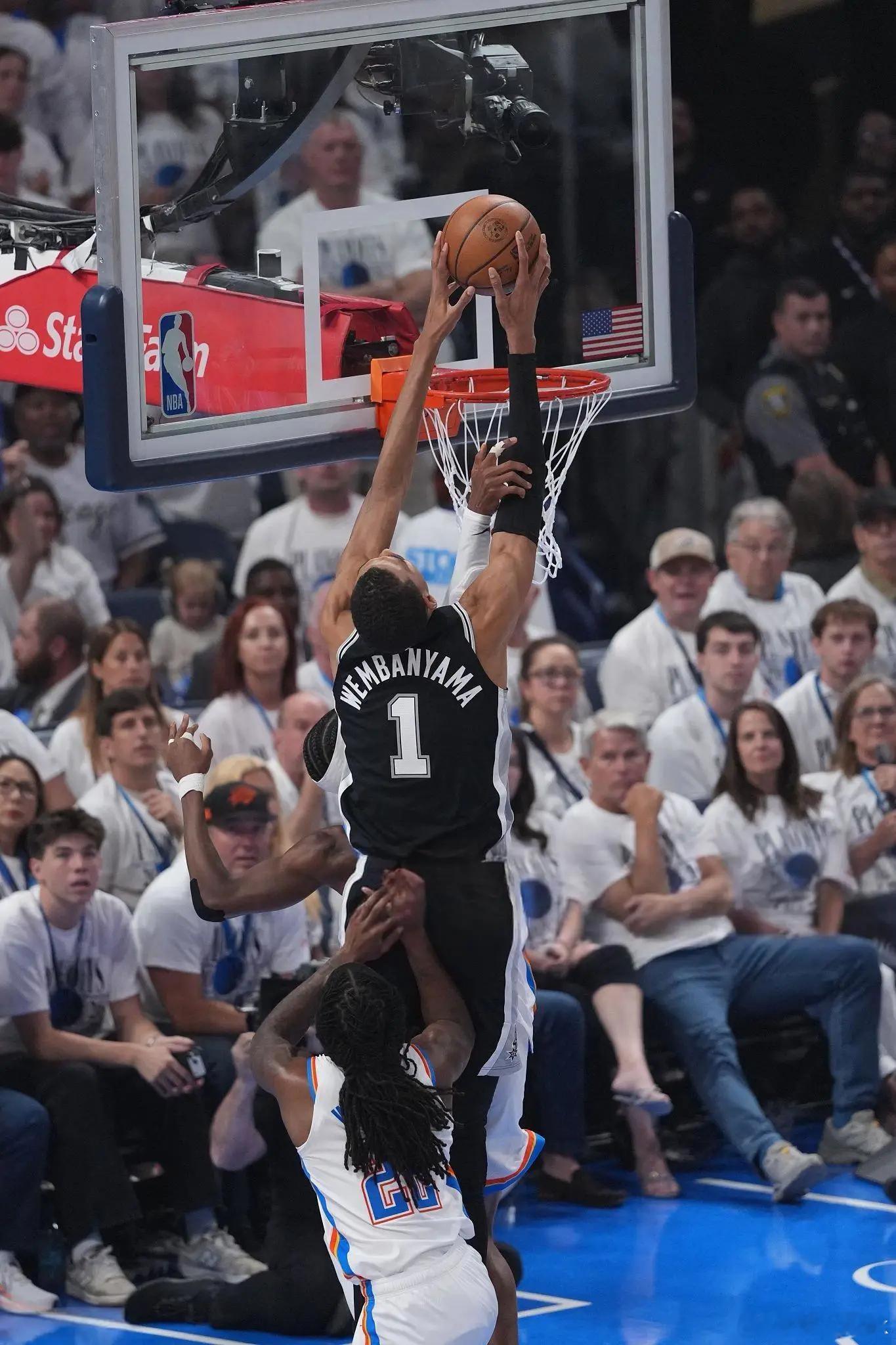 看背影这球你跟不知道文班前面还有个人马刺vs雷霆nba