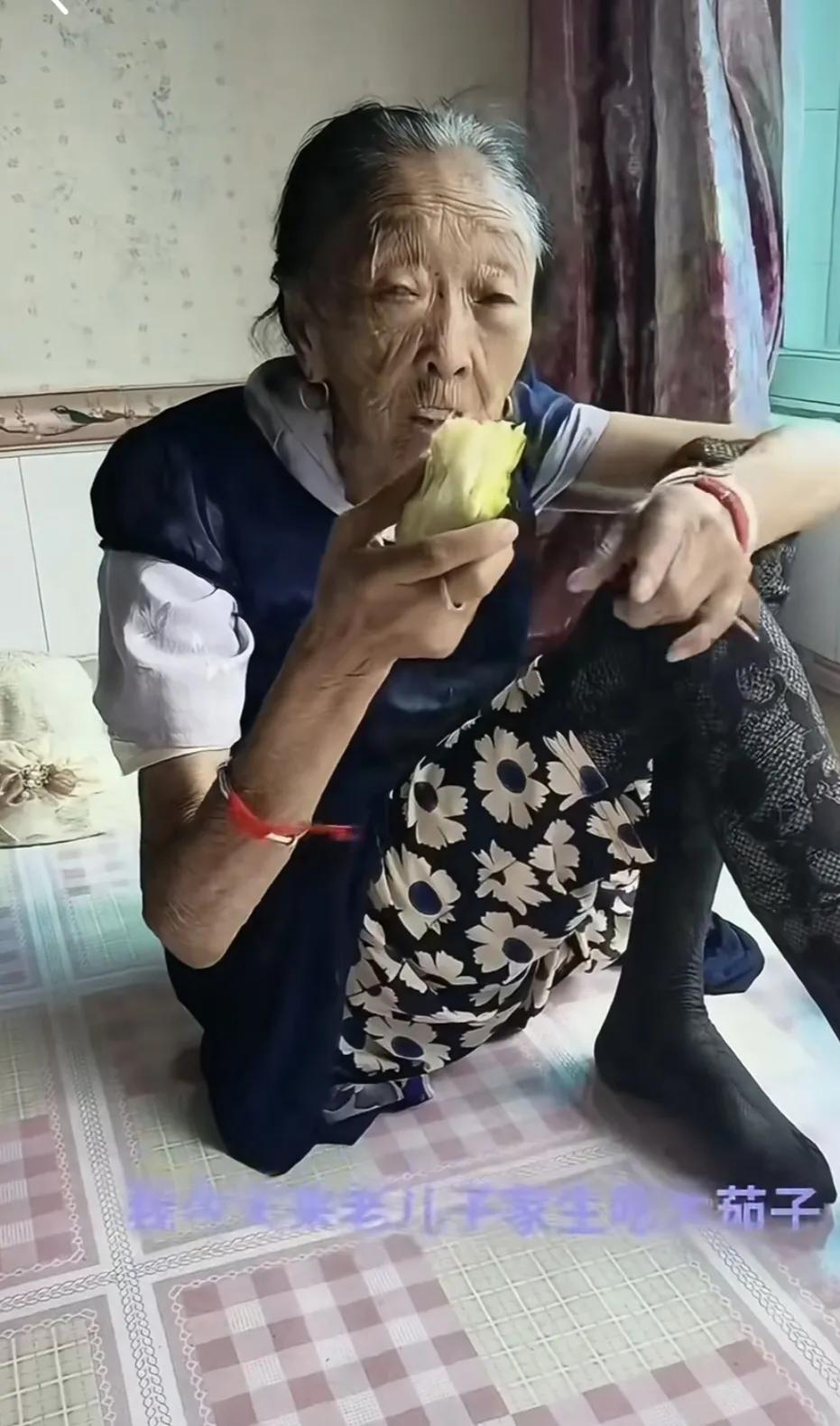 人生赢家马玉琴：她不仅收获了爱情，天伦之乐尽享！87岁的马玉琴，想小儿子了，就来