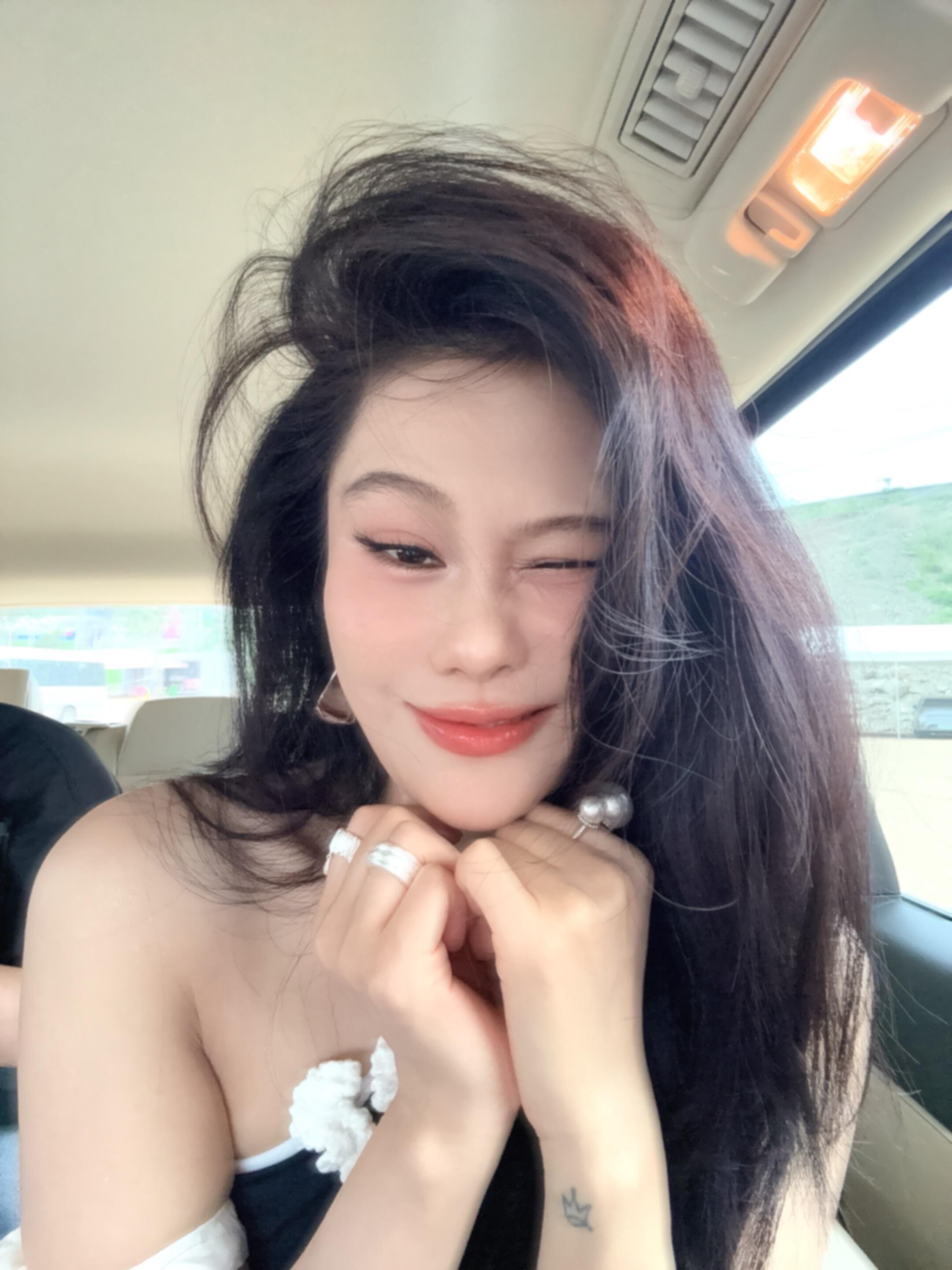 Tia女士就是这么美丽且抽象[喵喵][喵喵][喵喵] ​​​