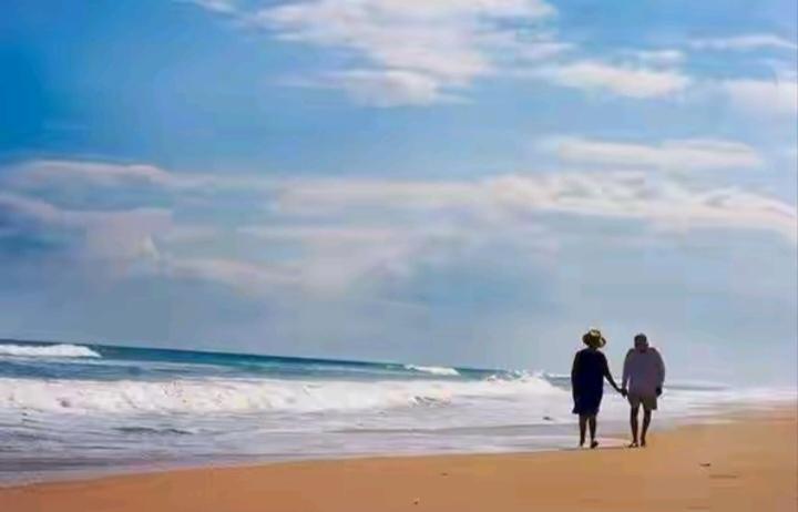 人老了理应避开别人的闲弃。我今年68岁，属于不大不小的老头。俗话说“人贵有自知之