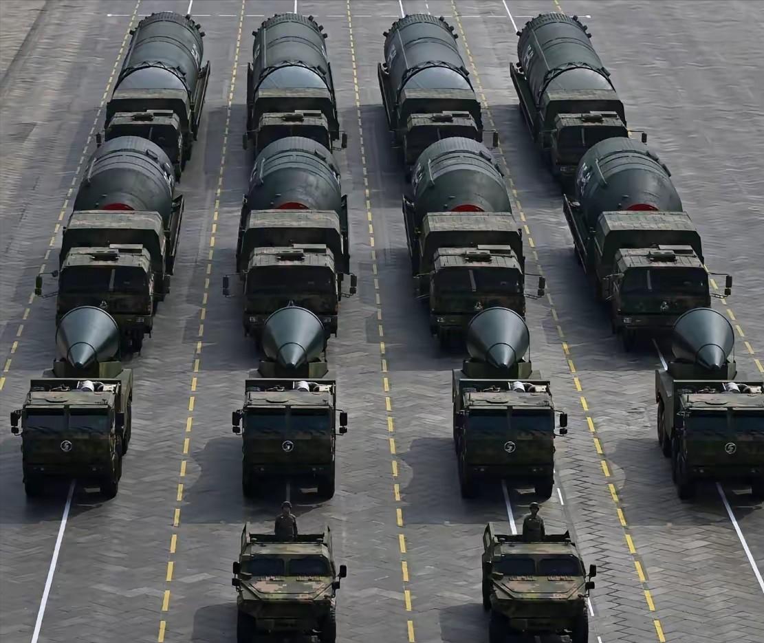 这一次中国可给美国出了一个难题，面对中国那么多的先进武器装备，到底该怎么办？是加