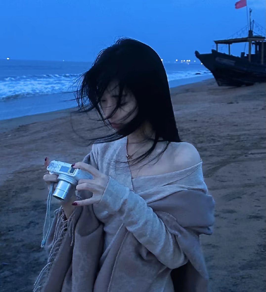 “活得像个仙人掌，却也渴望被拥抱。” ​​​