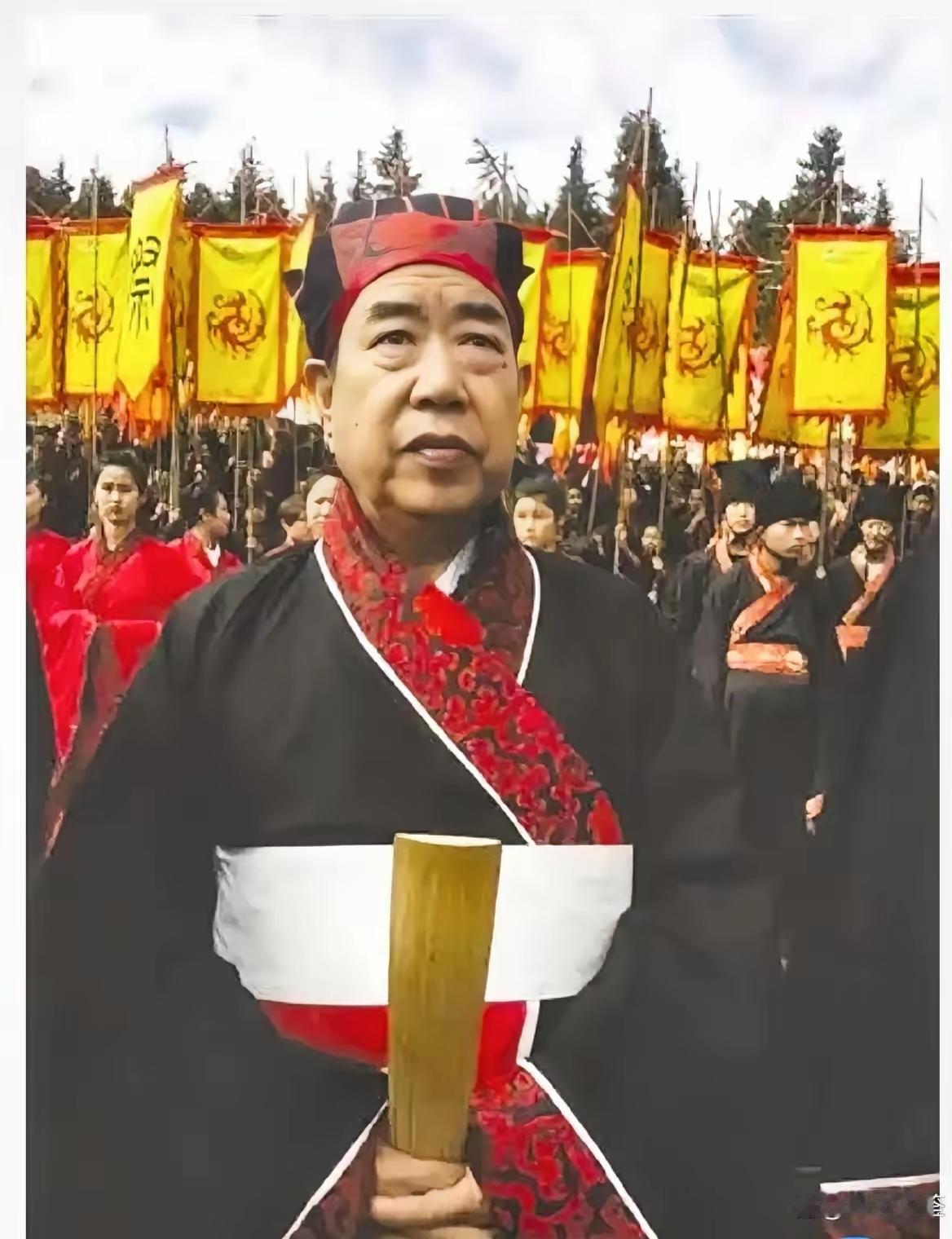 ​一是道歉。
​ 没走编委会、没做公示、没向上报批，就把公办刊物的红色视觉符号换