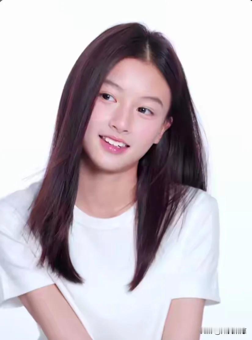 看到15岁姑娘签约208万的消息，
不少老父母心头一颤：
培养娃十年，不如人家一