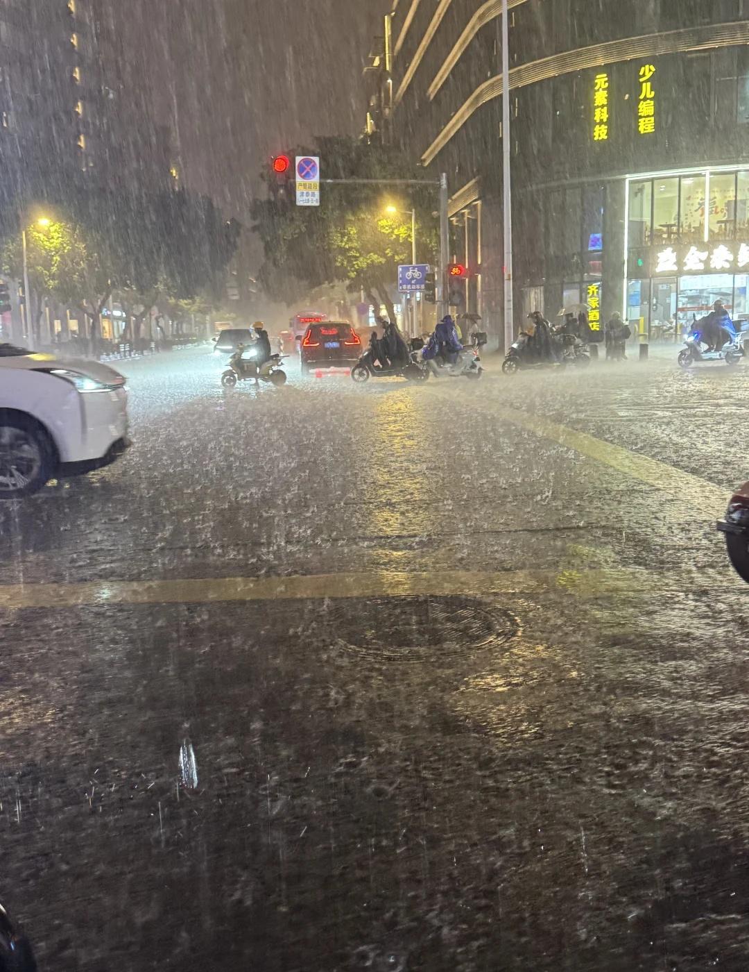 福州我真的没空陪你闹了！！！😭
来个人救救我啊啊啊啊啊
跟你们拼了 福州福建 