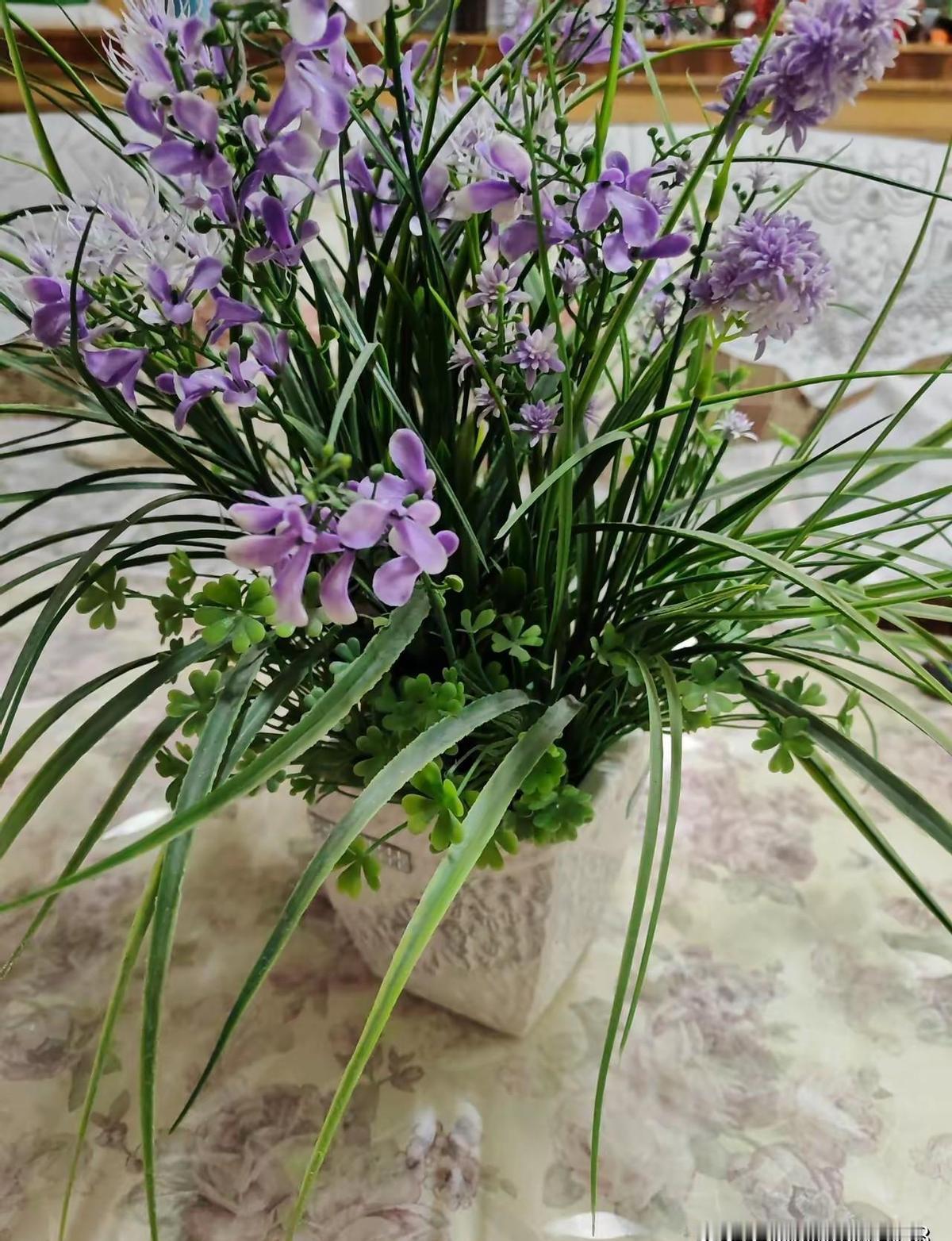 租客欠租不还，房东怒了。
合同写了钱怎么付，他偏偏不给。
催了一次又一次，最后直