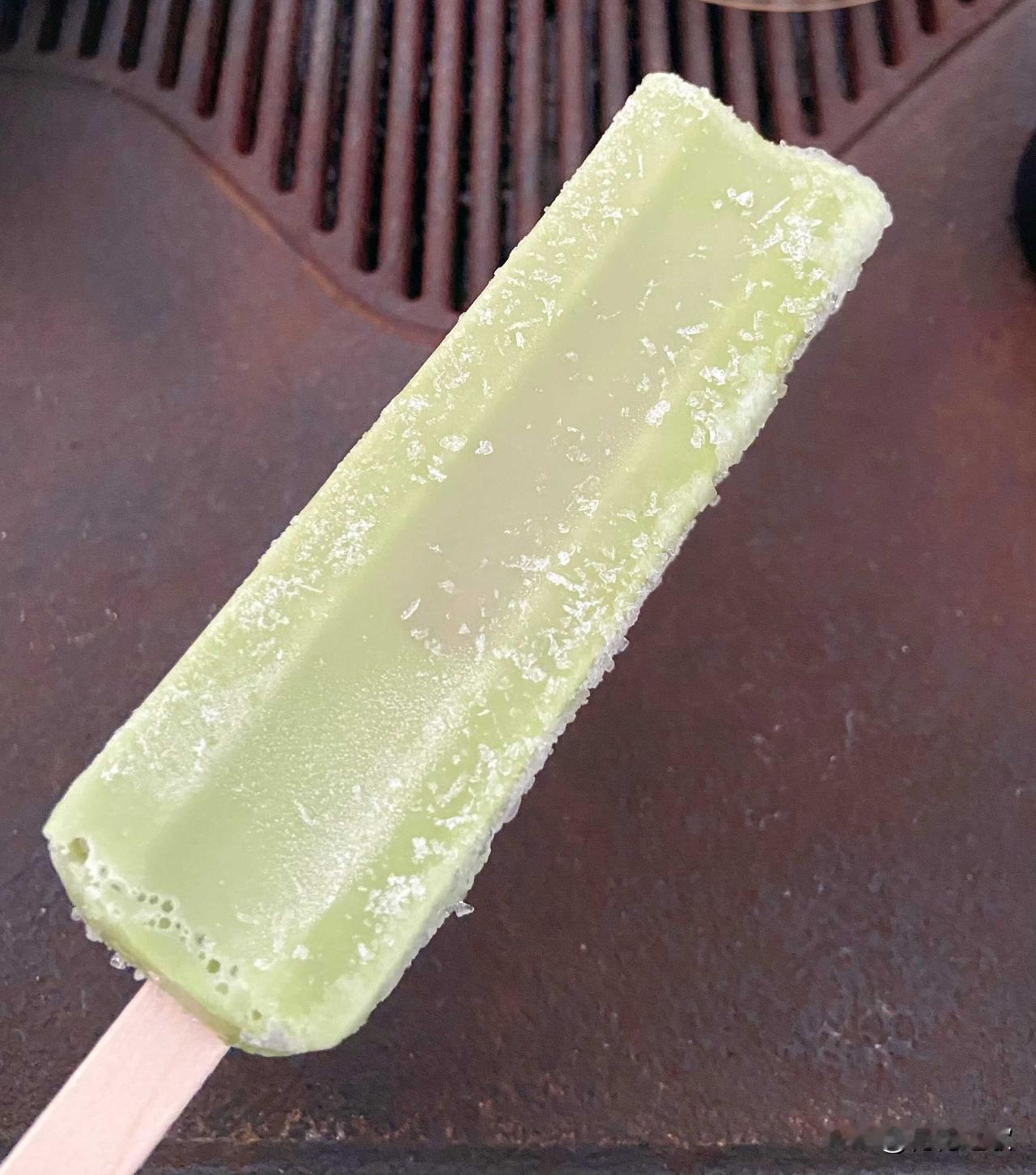 惊吓了，被这个绿色心情雪糕惊吓到了🙀🙀🙀

炎热的夏天就需要来一根冰爽的雪