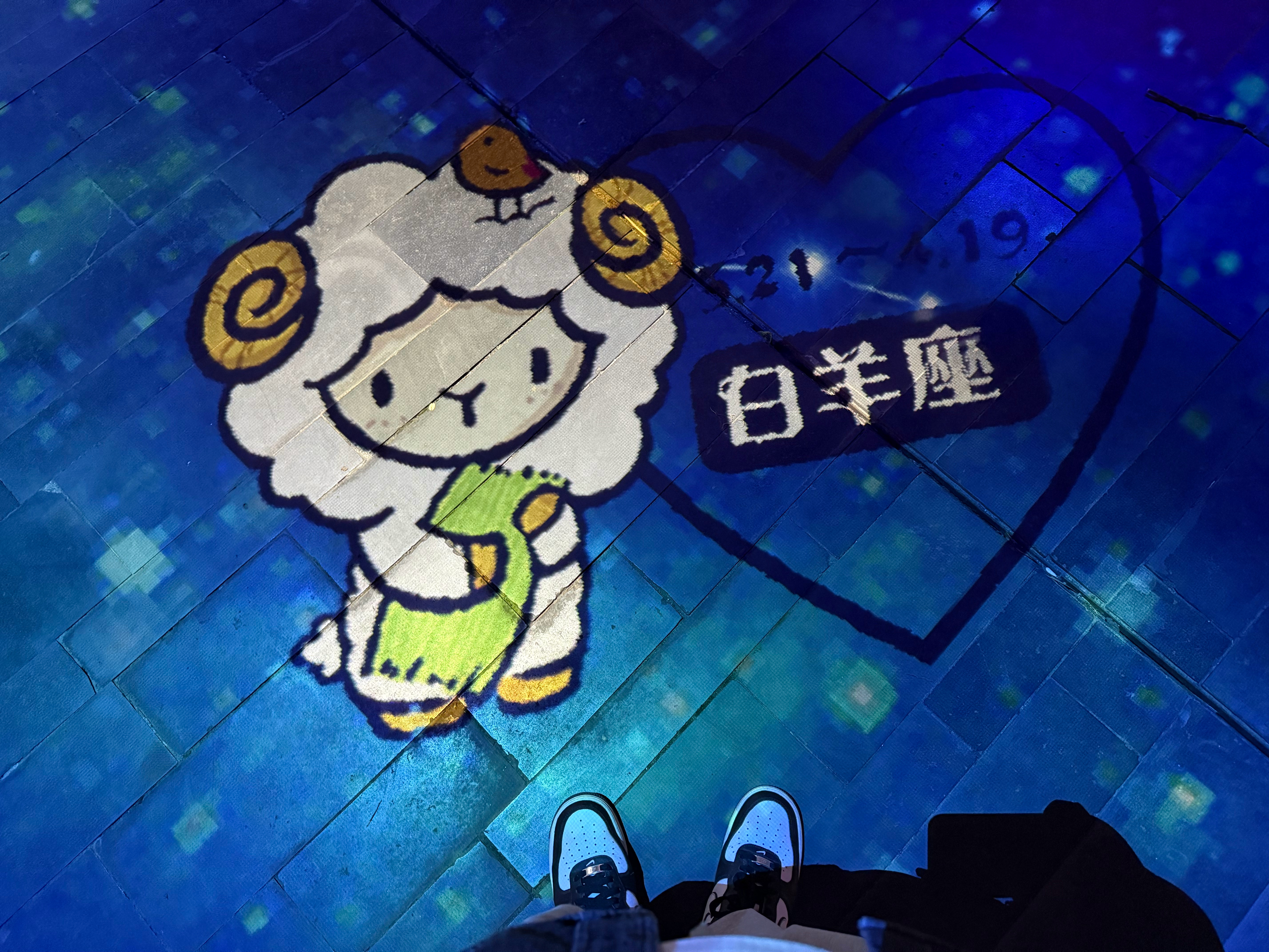 爱上杭州了，城市很干净，而且年轻[doge]  ​​​