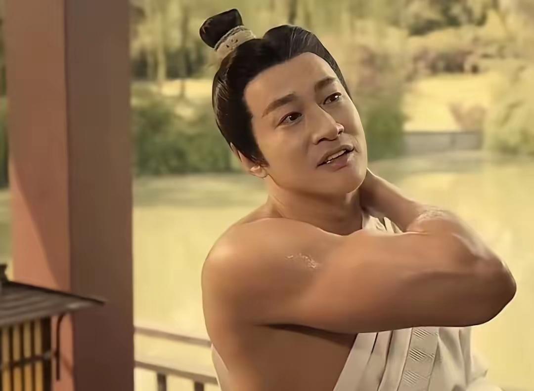 问：最近热播的《逐玉》带火了哪个明星？
答：何润东
古装剧逐玉