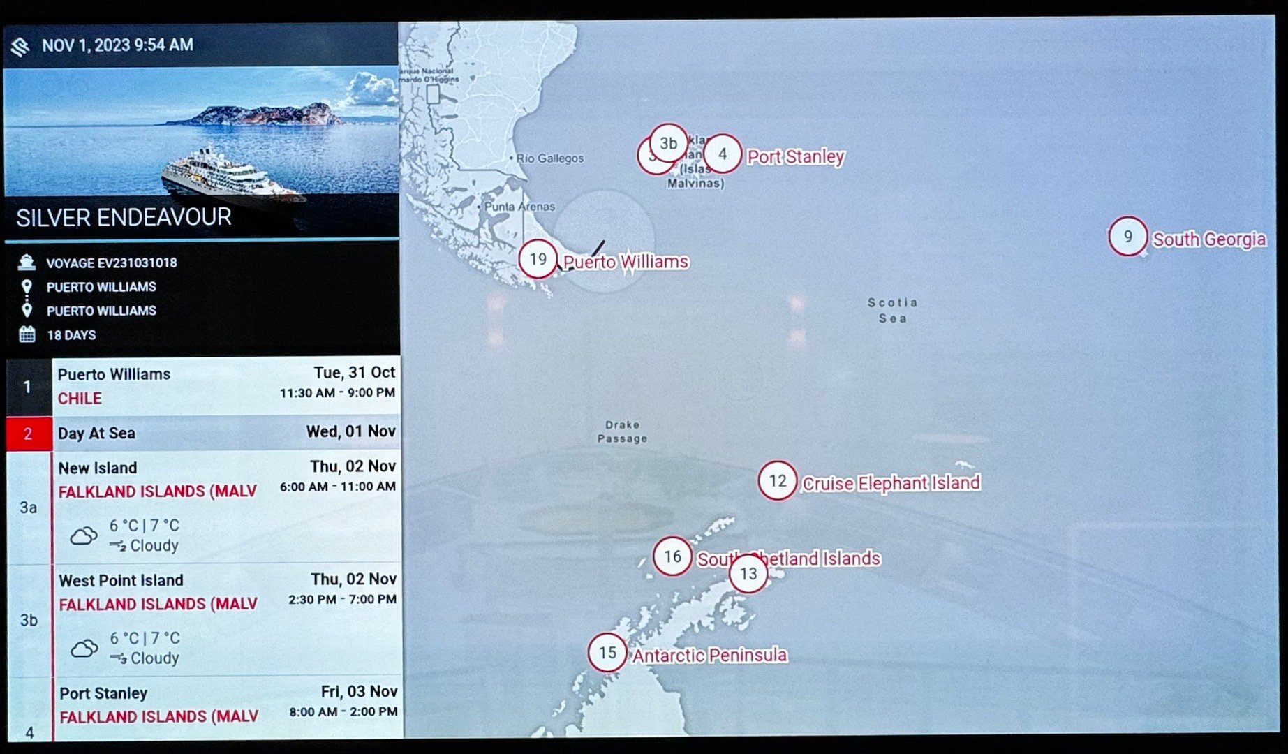 『Day 2』航程第一天，海上行驶。房间内和船内各处都有显示屏，展示船目前的位置