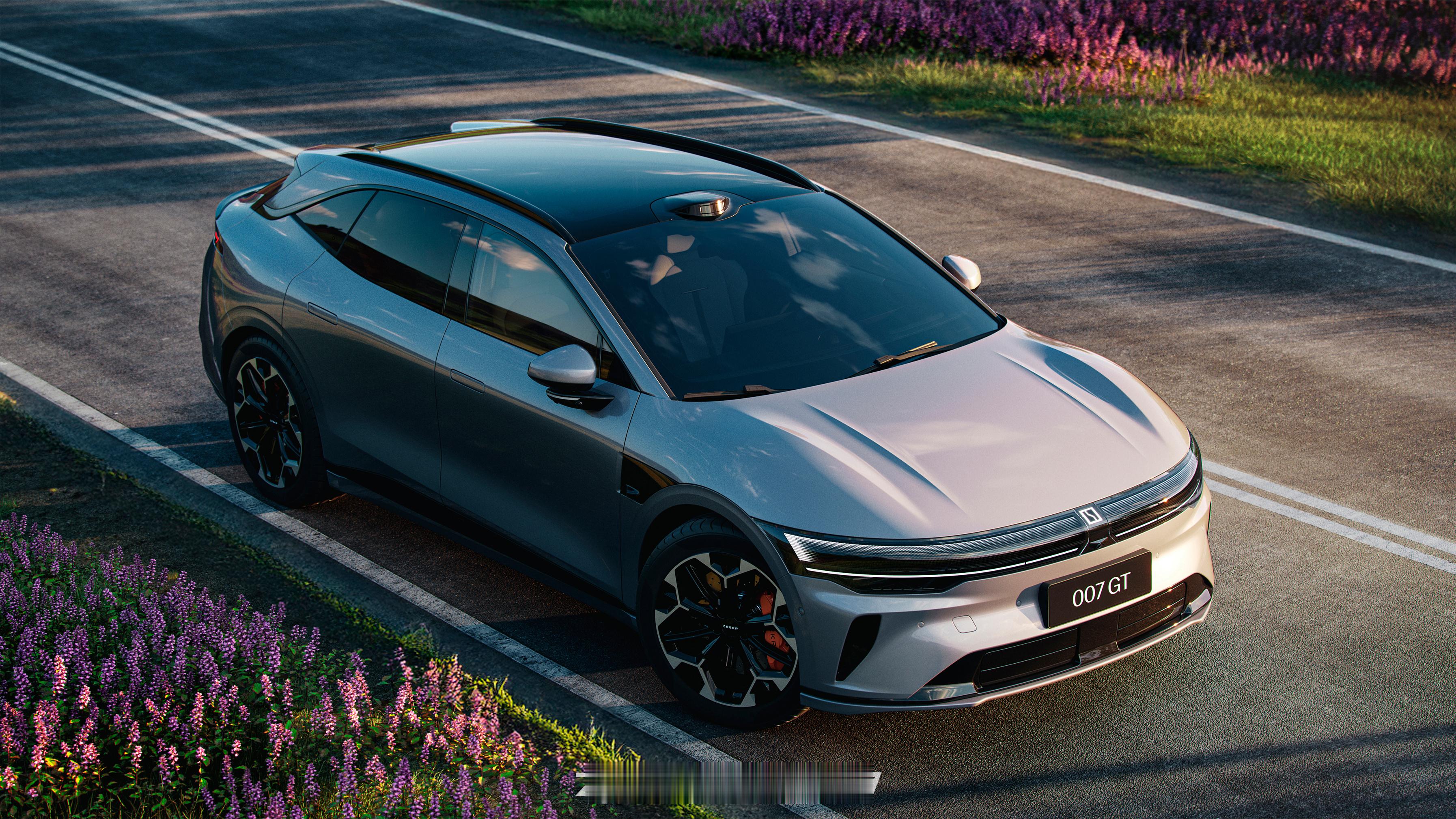 极氪007GT 官图高清版，GT代表豪华性能，小鸭尾很拉风，看座椅的风格是蛮运动