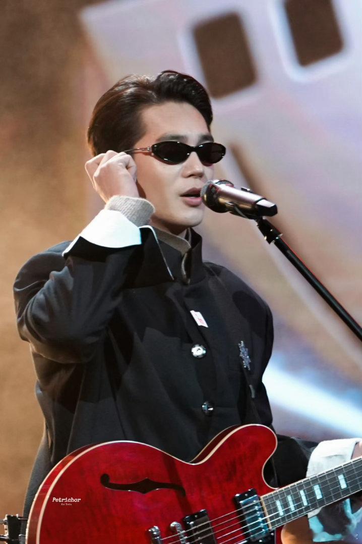 于适哈尔滨草莓音乐节演唱60分钟 喜欢舞台的小鱼儿们又幸福啦！于适这次音乐节有6