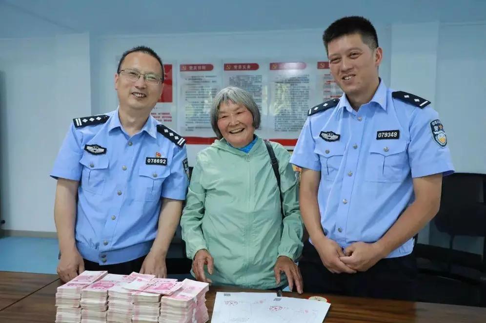 70岁深山老人40多万养老钱被盗，这事儿听着就让人揪心。浙江遂昌的廖奶奶，一辈子