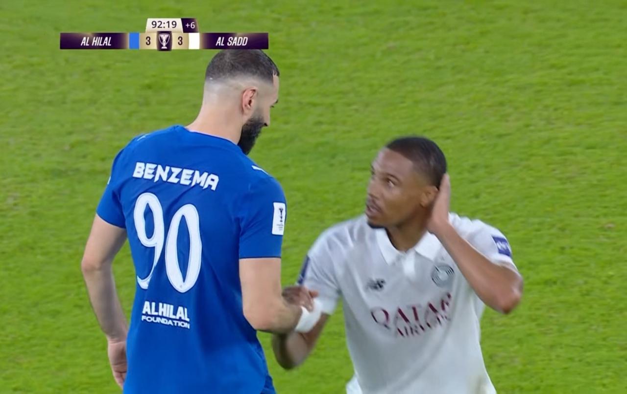 都怪本泽马！这次可不是开玩笑！
最新一轮亚冠淘汰赛，本泽马全场表现低迷+点球大战