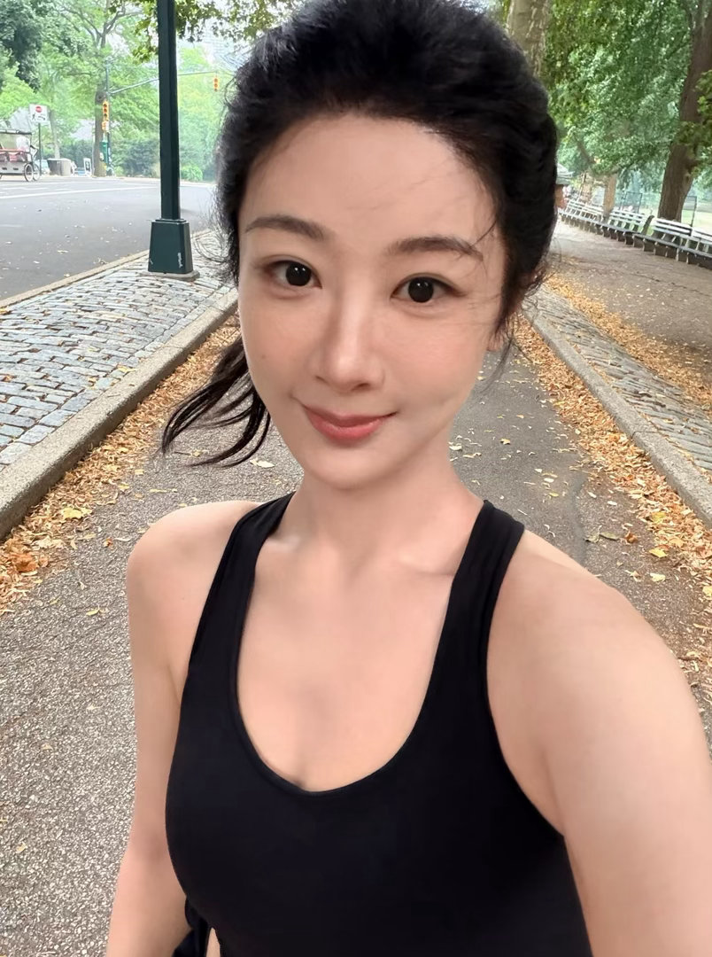 杨紫杨紫董竹君 杨紫杨紫玉兰花开君再来 此女过分美丽 过分有魅力 而我过分为她着