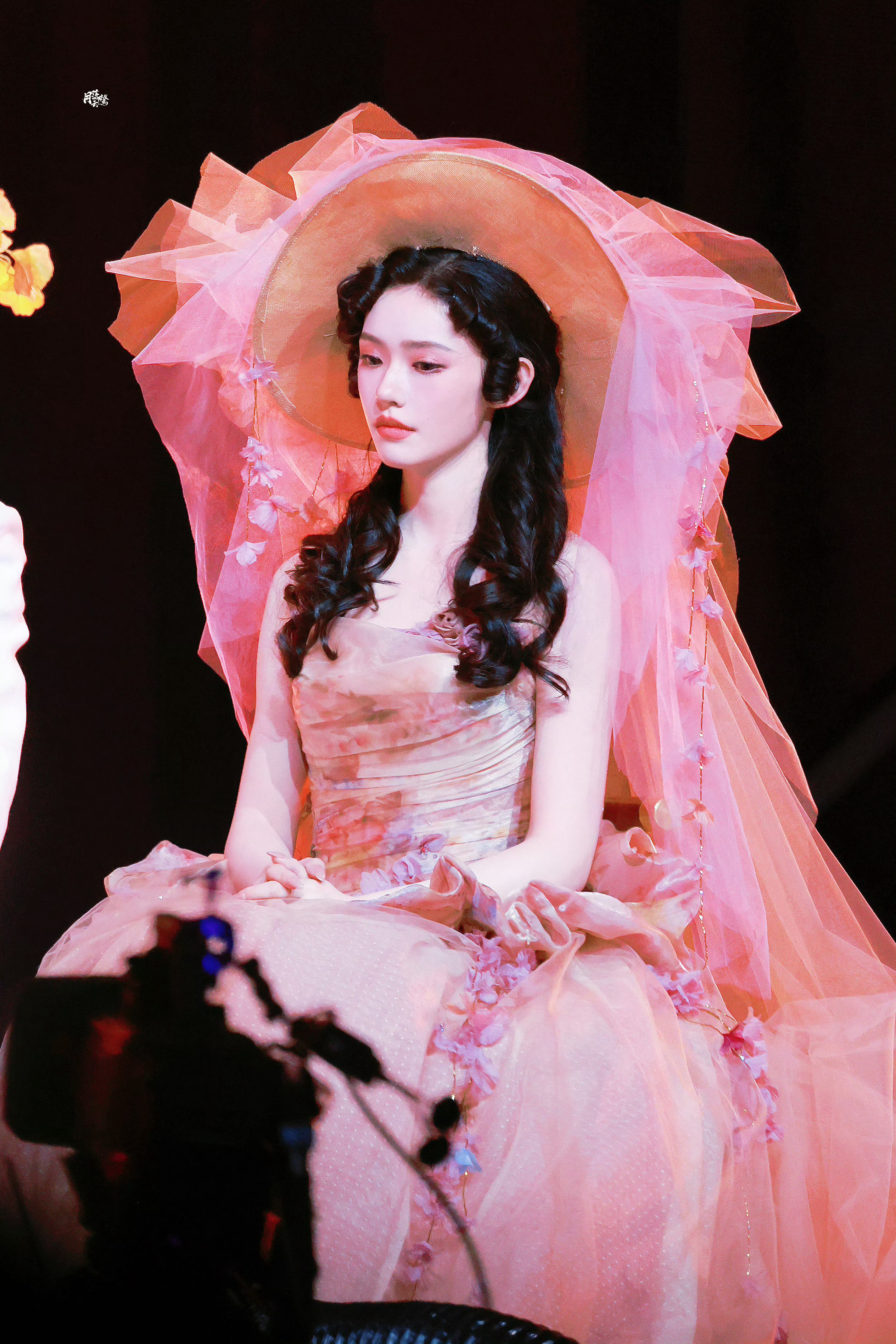 水龙吟演唱会天呐今天水龙吟演唱会上的林允好美哇。。跟个洋娃娃一样！特别用心的妆造