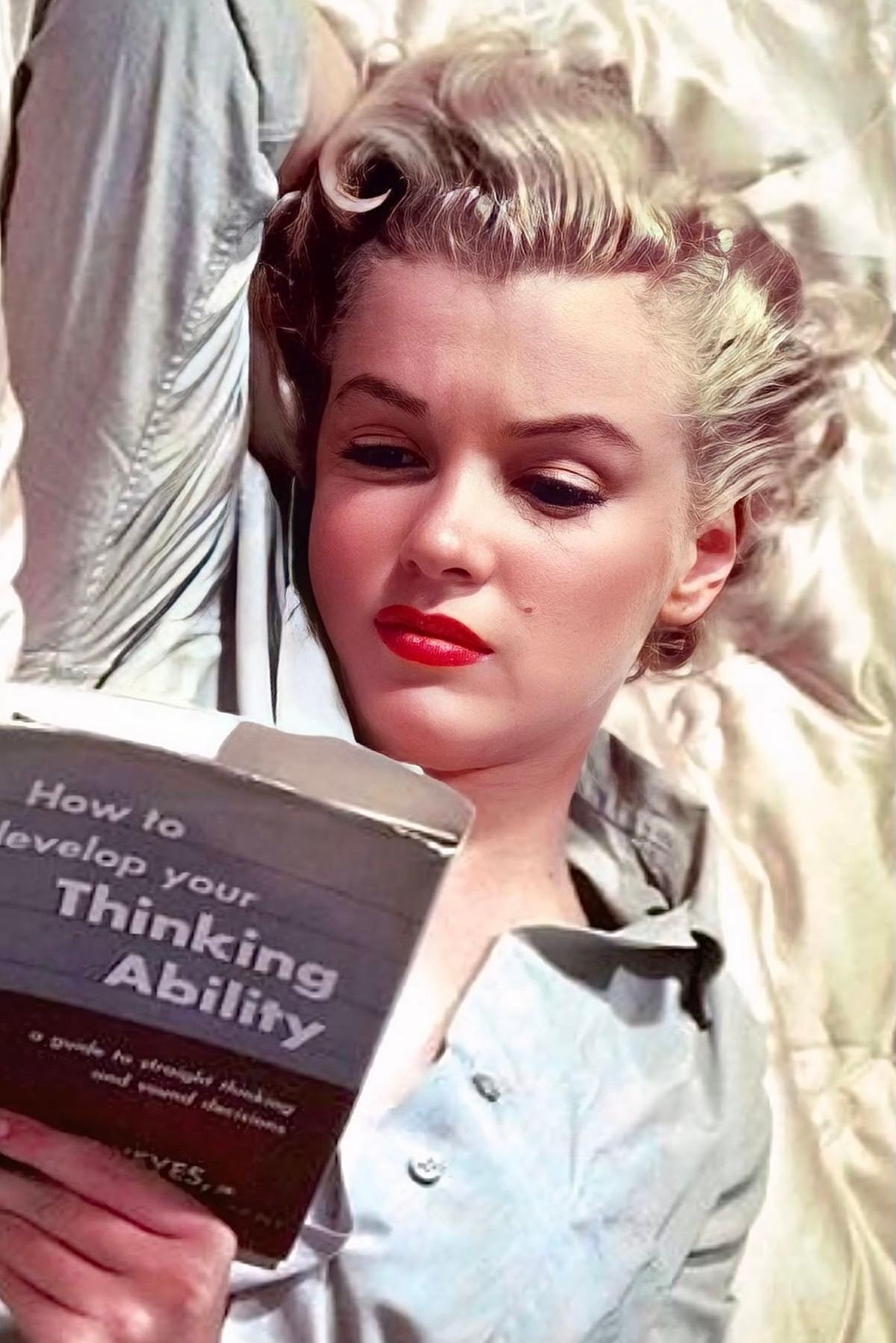 玛丽莲说，她一直把《尤利西斯》放在车里，读了好长一段时间。她说自己很喜欢这本书的