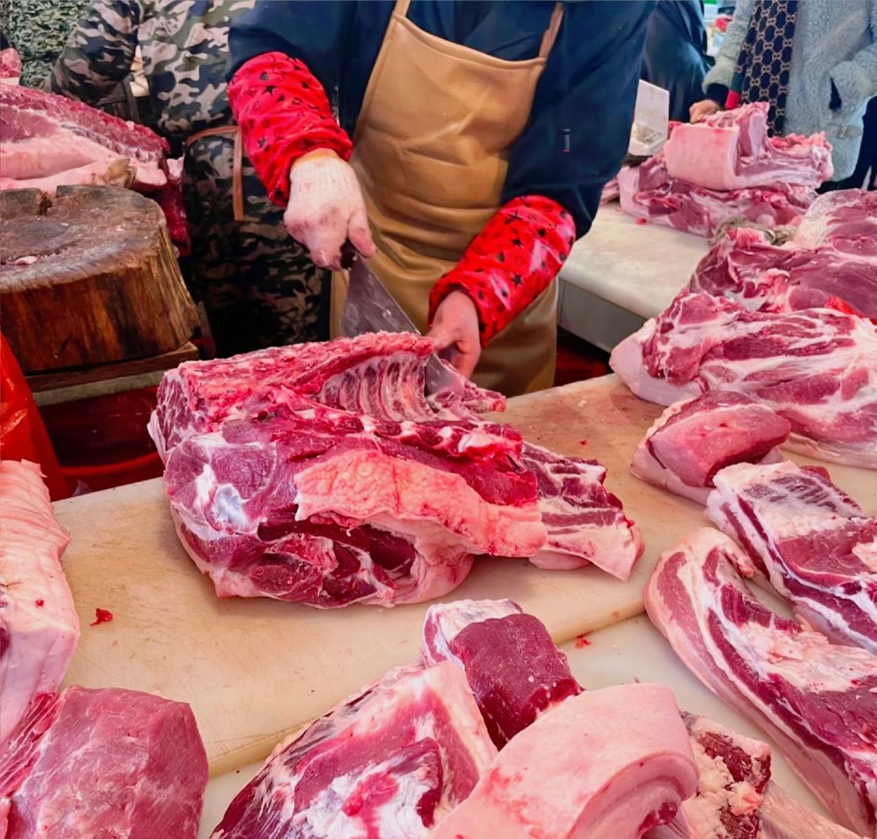 猪肉低价异味重，谁的餐桌在失守？

“今日头条”用户“悠闲溪水hx”最近的一条分