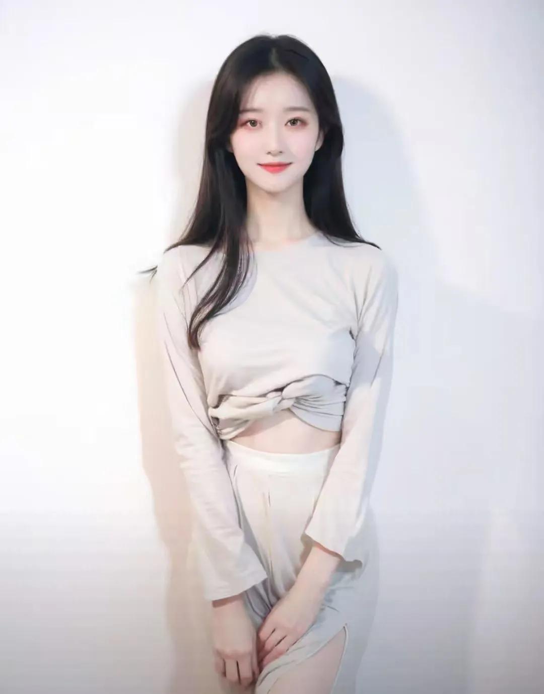 张先生和王女士夫妇俩，得知儿子小明恋爱了，对象是位硕士生，还是厅长的独生女，心中