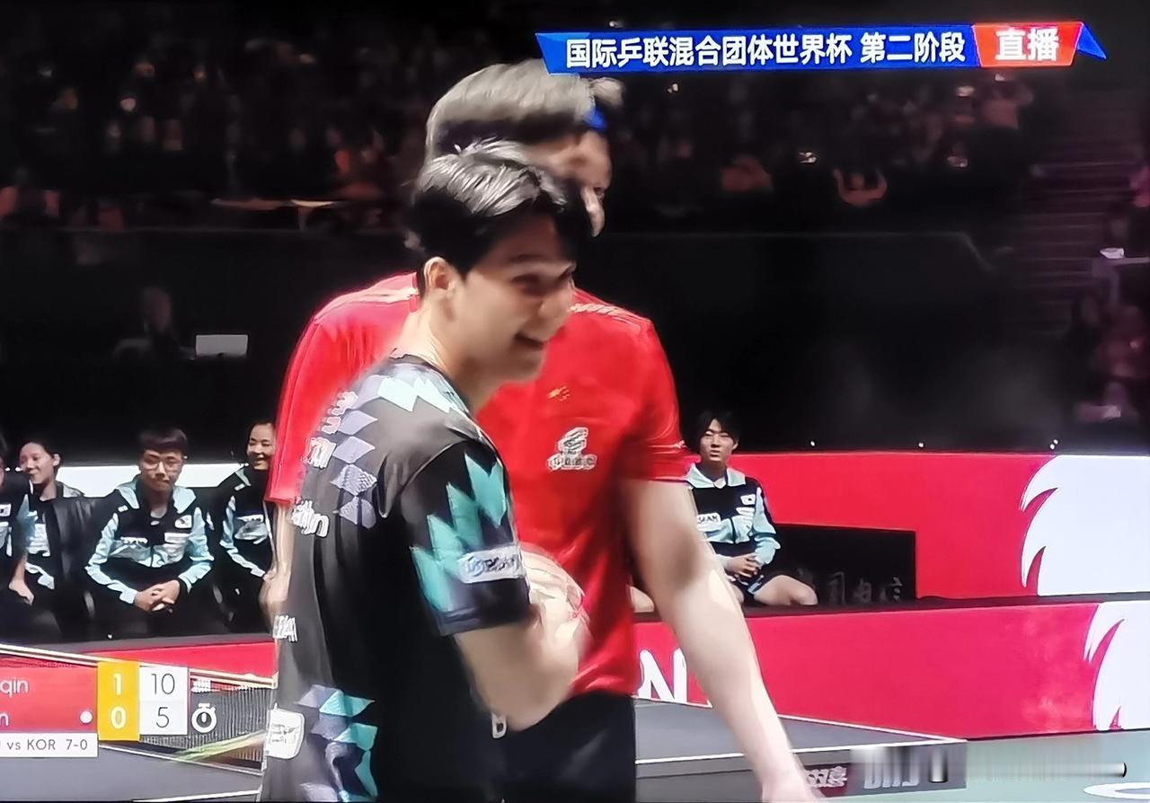 看着王楚钦对着球台连扇三下，安宰贤晕菜了。大比分0：6落后，韩国队败局已定。但国