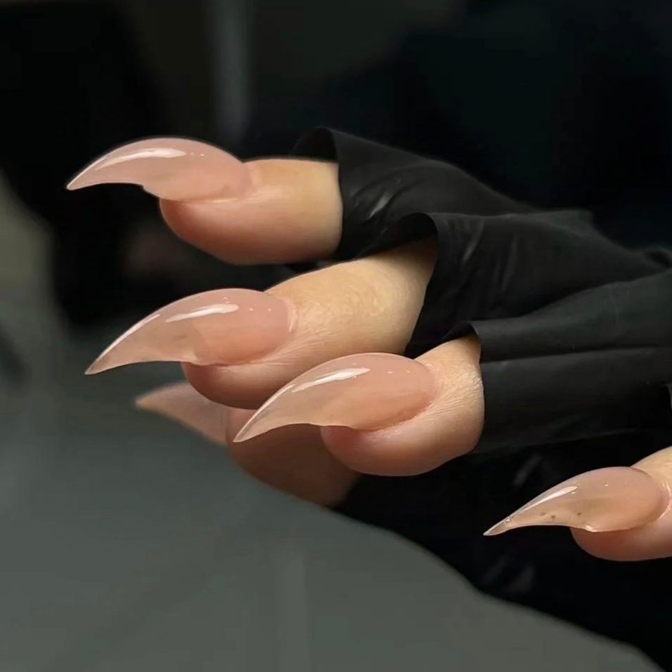 猫爪美甲搜了下猫爪美甲，和之前流行的龙爪美甲很像，就是短点，这种类型的感觉很容易