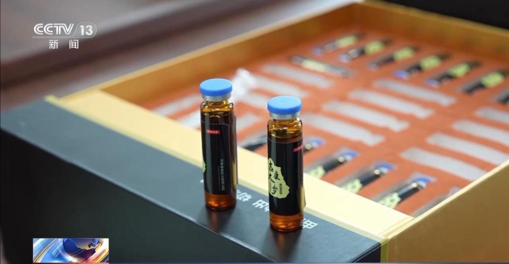 近日，上海警方成功捣毁一个针对老年人的保健品推销诈骗团伙。团伙成员将简单的维生素