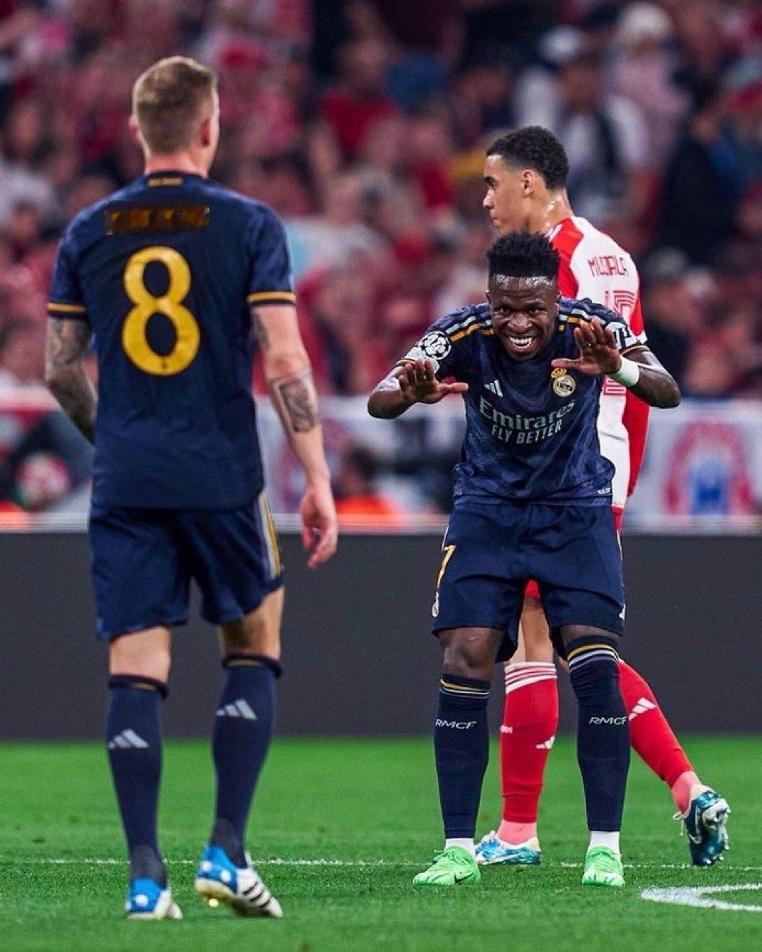 克罗斯：我和Vini说，别再抱怨了，不然我就把你打包寄到勒沃库森去（当时阿隆索仍