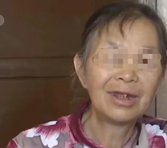 南京，66岁老人去女儿家串门，对50岁的保姆一见钟情。几天后，老人红着脸 说：“