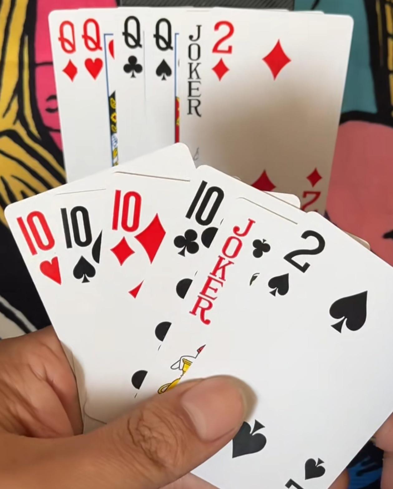 益智游戏，欢乐斗地主巧解残局。规则有连有带，最多3带1，也可以3不带。下面牌的先