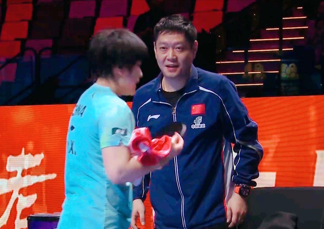 覃予萱3:1爆冷早田希娜，邱贻可笑的像个孩子！

这场球太惊险了。
前三局
覃予